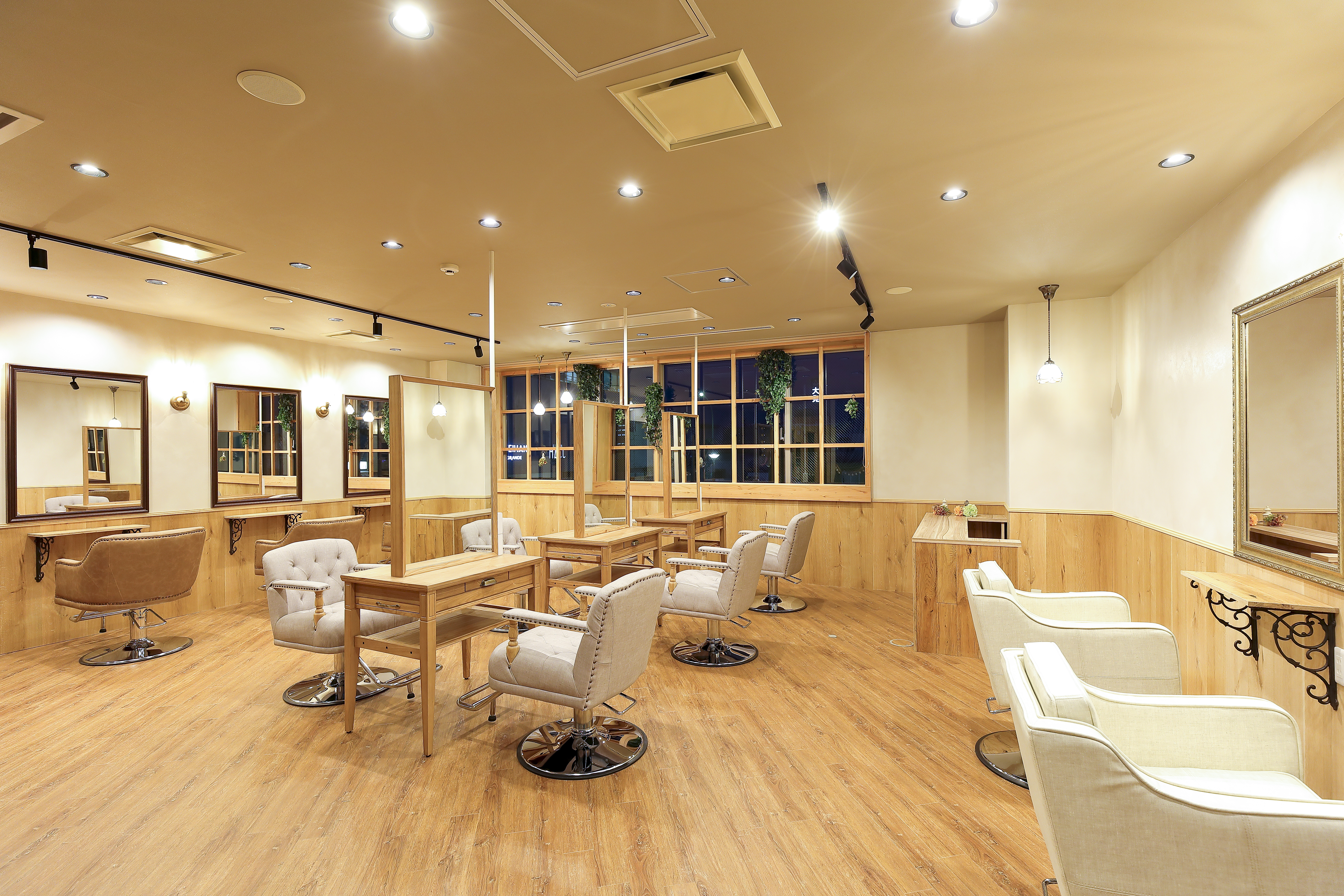 SOURCE hair atelier 京橋のスライド画像1